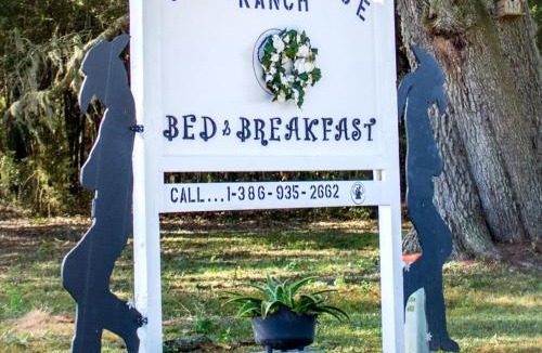Branford House | The Earl Cabin at The Smoakhouse Ranch