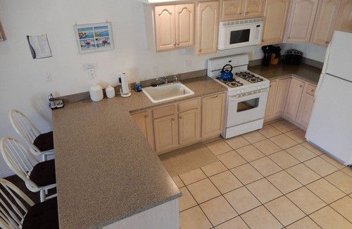 Wildwood Condo | The East Magnolia Ave Condo Association! 4BR, 2BA, POOL, 2 DECKS, GRILLS!