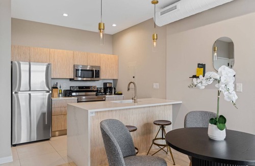Old City Apartment | The Edison Old City | Premier 2 BR Suite w/Shared Roofdeck