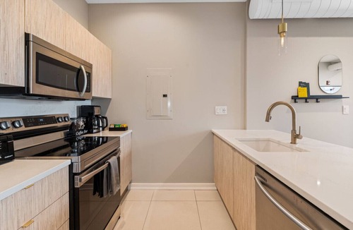 Old City Apartment | The Edison Old City | Premier 2 BR Suite w/Shared Roofdeck
