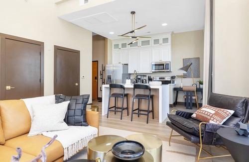 Fourth Ward Condo | THE EIGHTH Walkable Penthouse in Fourth Ward