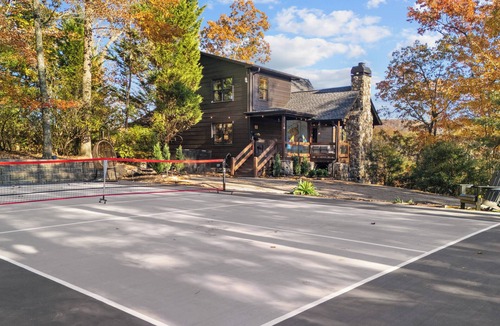 Foxfire Estates Cabin | The Elk's Club - Views, Firepit, Hot Tub, Pickle Ball & Game Rm