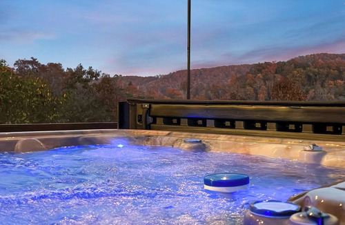 Foxfire Estates Cabin | The Elk's Club - Views, Firepit, Hot Tub, Pickle Ball & Game Rm