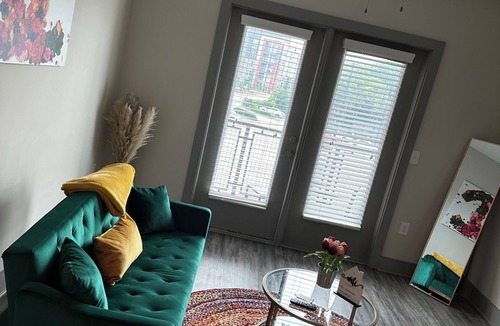 Lindridge-Martin Manor Apartment | The Emerald Gem