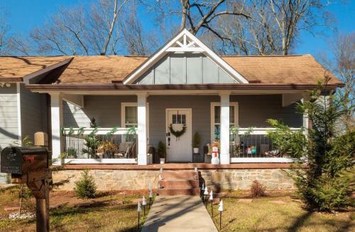 Lithonia House | The Entertainment House Sleeps 8 Near Mall