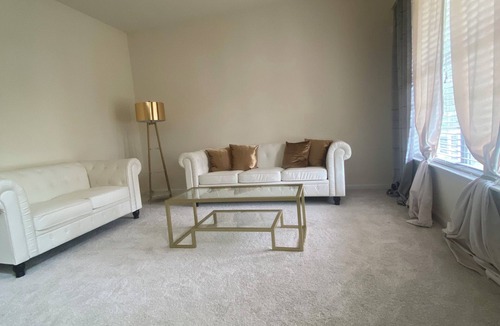Union City House | The essential loft House is a cozy home away from Home