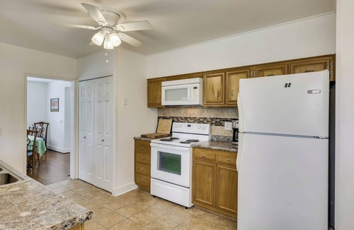 Augusta House | The Fig Tree House - Covered Parking & Grill - 1.4 Miles to Masters!