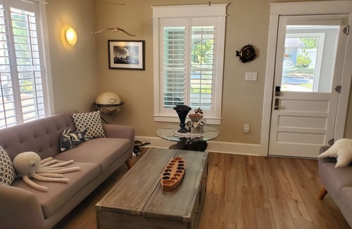 Mount Dora Cottage | "THE FISHERMAN'S COTTAGE" # 1 DESTINATION Rental in Historic District~Mount Dora
