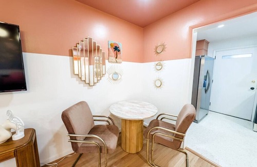 Columbia Apartment | The Flamingo Suite | 1 King | Newly Renovated!