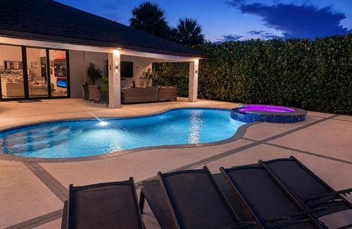 Lehigh Acres House | The Florida Oasis-A Cozy Modern Retreat