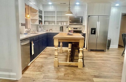 Dickel House | The Fox Den, luxury home, just 2 minutes away from the iconic Bell Buckle Cafe.