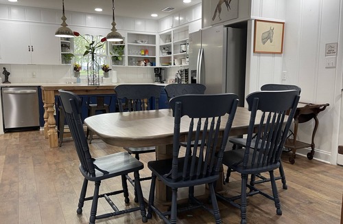 Dickel House | The Fox Den, luxury home, just 2 minutes away from the iconic Bell Buckle Cafe.