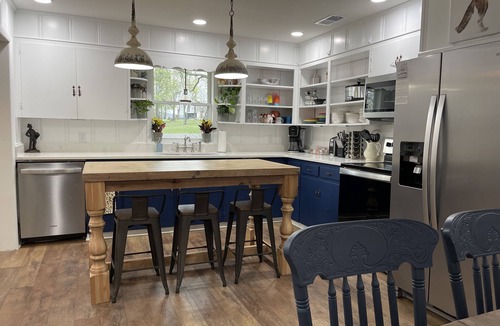 Dickel House | The Fox Den, luxury home, just 2 minutes away from the iconic Bell Buckle Cafe.