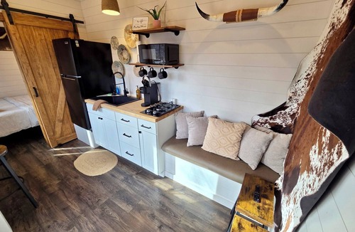 Waynesville Ski Chalet | The Fox Den - Peaceful Tiny Home Retreat in the Mountains w/Hot Tub & Fire Pit