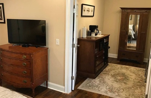 East Atlanta House | The Garden Suite - A Private Entrance Guest Retreat