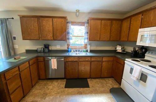 Woodfield House | The Garnet Goliath Columbias Biggest BnB Yard