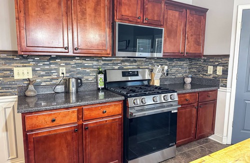 Villa Rica House | The Gathering House - This spacious 5bd, 4-bath home sleeps up to 10!