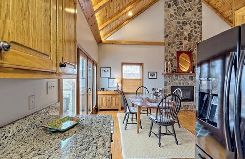 Hiawassee Cabin | The Gathering Place by Chatuge Home Concierge | Mountain Views · Lake Chatuge Views