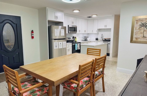 Flor-a-mar House | The Golden Pelican – Your Waterfront Escape in Gulf Harbors