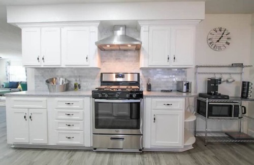 Beach Park House | The Good Vibes House- Close to Airport Soho Dtown