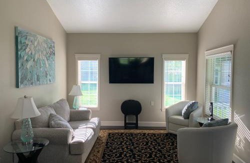 Lady Lake Resort | The Grand Oaks Resort