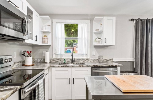 Old Seminole Heights House | The Graystone - Family Home|Hot Tub|Play Set