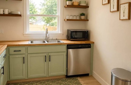 North Charleston House | The Green Haven Park Circle & Airport