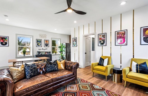 Pittsburgh House | The Groove House: Stylish Atlanta Escape