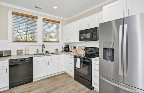 Eau Claire Apartment | The Grove on Margrave | Downstairs Duplex | 3BR2BA