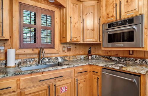 Six Mile House | The Hangout at Lake Keowee with Hot Tub & Dock!