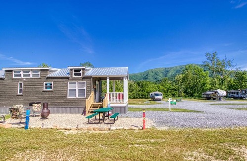 Sevierville House | The Happy Shack cottage