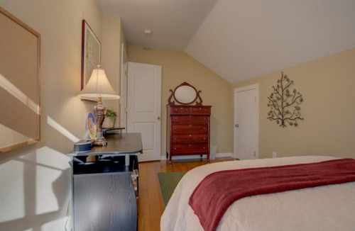 Lynn House | The Haven - Charming Tryon house - A haven from everyday life