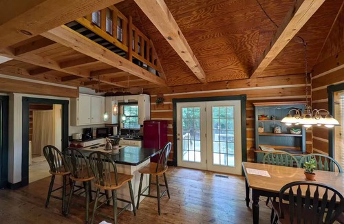 Spencer Cabin | The Hemlock Cabin with hot tub near Fall Creek Falls