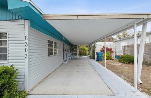 Weeki Wachee Gardens House | The Hideaway at Weeki Wachee