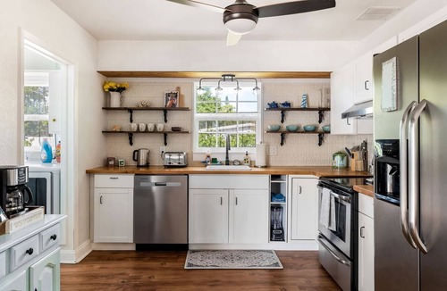Largo House | The Hideaway | BBQ & Fenced Yard | Fast WIFI