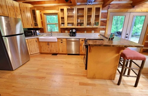 Cherokee Cabin | The Highland: Pet Friendly, Near Golf & Casino