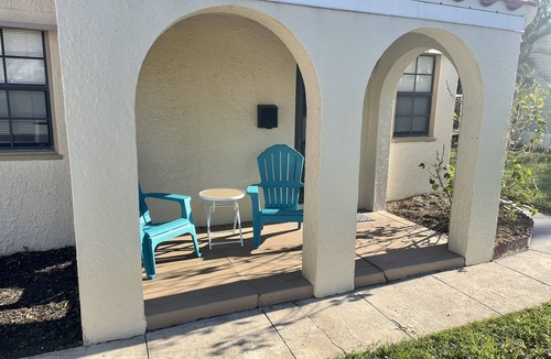Valencia Terrace Cottage | The Historic McGregor Cottage