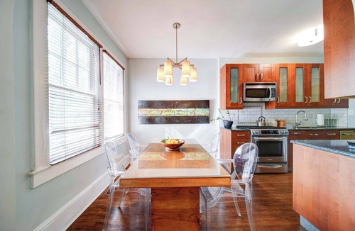 Cherry Condo | The Home Collection: Historic Myers Park 2BR w/Screened Porch & Patio