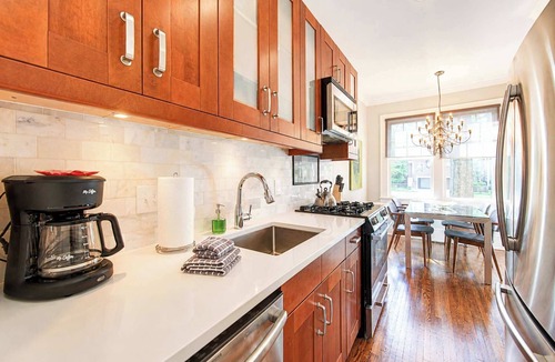 Cherry Condo | The Home Collection: Myers Park 2BR w/Screened Porch