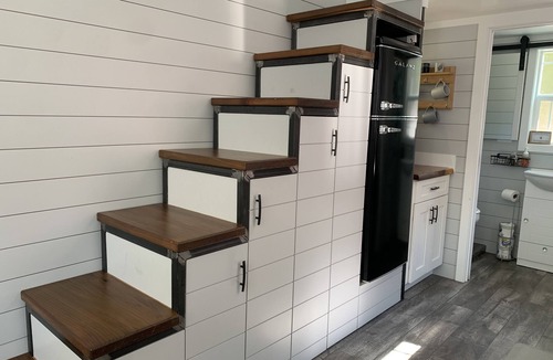 Flat Rock Apartment | The Honey Crisp @ Backyard Apple Cottages