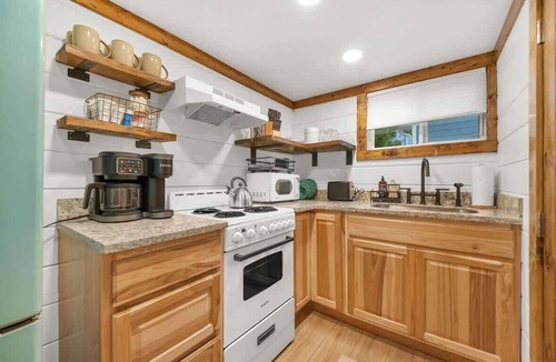 Lookout Valley Neighborhood Association Cabin | The Honeycomb Cabin