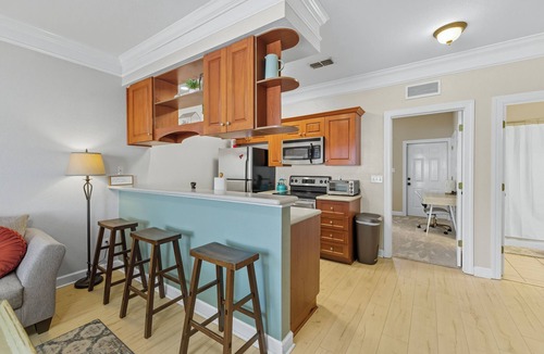 Tallahassee House | The Honolulu - Modern 3BR Condo Near FSU with Pool