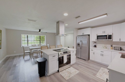South Daytona House | The Honu Hideaway - 3-Bedroom modern home, sleeps 8, in sunny South Daytona