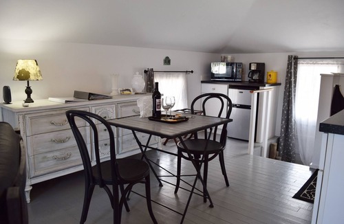 Boardwalk Apartment | The House On Crawford COTTAGE Historic House, Independent Apartment