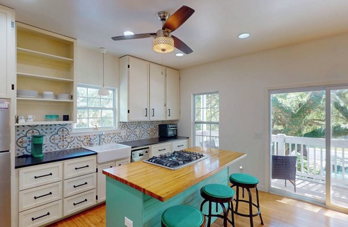 Jekyll Island House | The Iconic Charlotte's Chateau - 2 minute walk to beach w/Private Pool