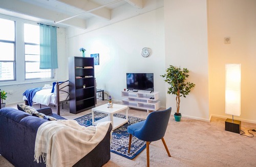 Spring Garden Apartment | The JACKSON, Center City Views