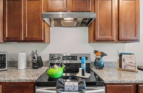 Southside Apartment | The Jax Escape | Team Joseph Ellen