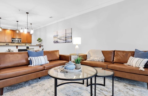 Old West Broad Neighborhood Cottage | The Juliette by Avantstay 2 Suites + Coffee Bar Walkable Historic District + Free Parking