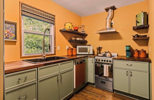 Stone Mountain House | The Kaleidoscope - 1970s retreat in Stone Mountain