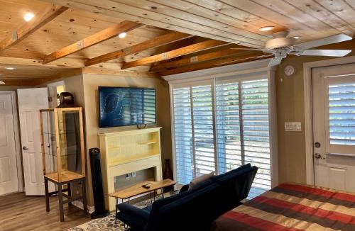 Lake Alfred House | The Lake Alfred Citruswood Cabin